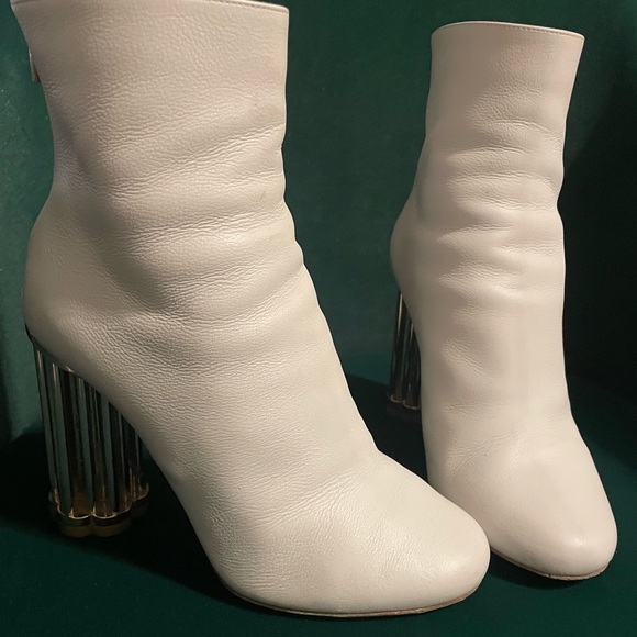 SALVATORE FERRAGAMO WHITE BOOTIES - Picture 2 of 7